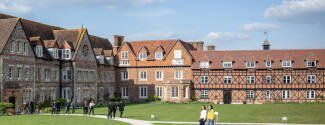 Camp Linguistique Junior en Angleterre - Bradfield College - Reading